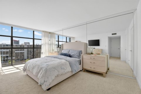 Condominio en venta en Hallandale Beach, Florida, 2 dormitorios, 132.85 m2 № 1943622 - foto 25