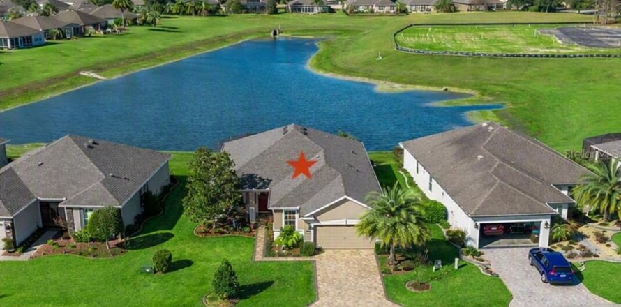 House in Ocala, Florida 2 bedrooms, 176.89 sq.m. № 2235734