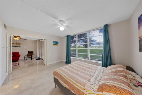 Condo in Pompano Beach, Florida, 2 bedrooms  № 1875318 - photo 18