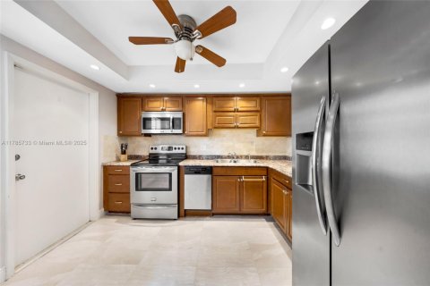 Condo in Pompano Beach, Florida, 2 bedrooms  № 1875318 - photo 21