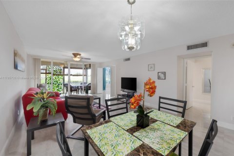 Condo in Pompano Beach, Florida, 2 bedrooms  № 1875318 - photo 6