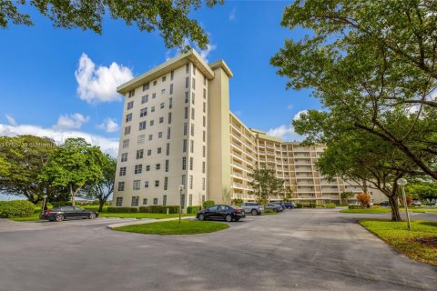 Condo in Pompano Beach, Florida, 2 bedrooms  № 1875318 - photo 4