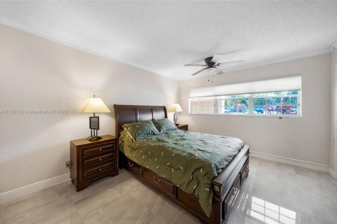 Condo in Pompano Beach, Florida, 2 bedrooms  № 1875318 - photo 27