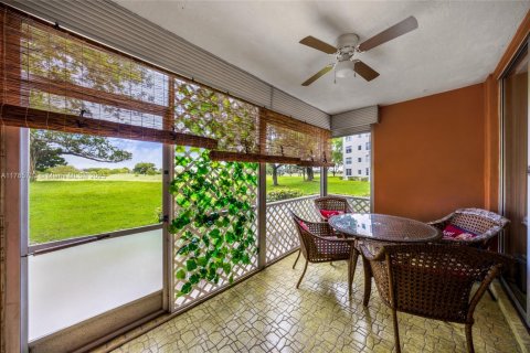 Condo in Pompano Beach, Florida, 2 bedrooms  № 1875318 - photo 23