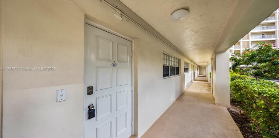 Condo in Pompano Beach, Florida, 2 bedrooms  № 1875318