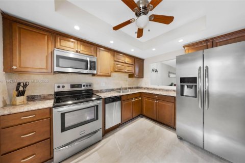 Condo in Pompano Beach, Florida, 2 bedrooms  № 1875318 - photo 22