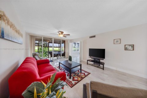 Condo in Pompano Beach, Florida, 2 bedrooms  № 1875318 - photo 7