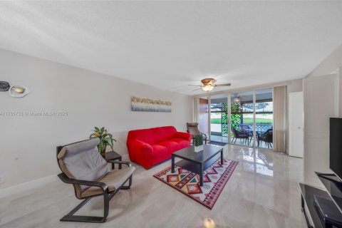 Condo in Pompano Beach, Florida, 2 bedrooms  № 1875318 - photo 9