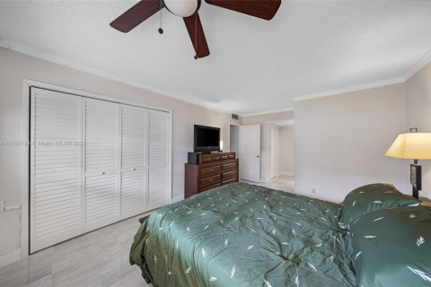 Condo in Pompano Beach, Florida, 2 bedrooms  № 1875318 - photo 14