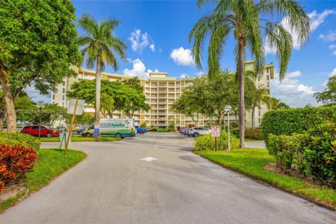 Condo in Pompano Beach, Florida, 2 bedrooms  № 1875318 - photo 3