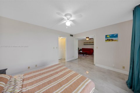 Condo in Pompano Beach, Florida, 2 bedrooms  № 1875318 - photo 19