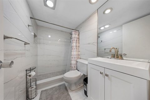 Condo in Pompano Beach, Florida, 2 bedrooms  № 1875318 - photo 20