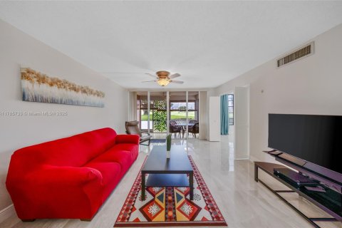Condo in Pompano Beach, Florida, 2 bedrooms  № 1875318 - photo 8
