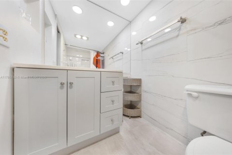 Condo in Pompano Beach, Florida, 2 bedrooms  № 1875318 - photo 16