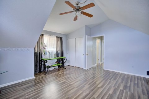 House in Sebring, Florida 4 bedrooms, 166.67 sq.m. № 1979929 - photo 25