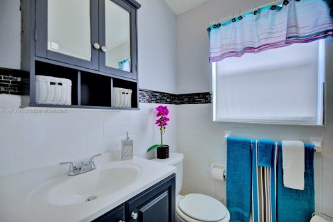 House in Sebring, Florida 4 bedrooms, 166.67 sq.m. № 1979929 - photo 11