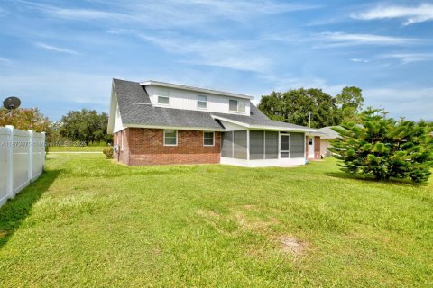 House in Sebring, Florida 4 bedrooms, 166.67 sq.m. № 1979929 - photo 30