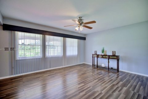 House in Sebring, Florida 4 bedrooms, 166.67 sq.m. № 1979929 - photo 19