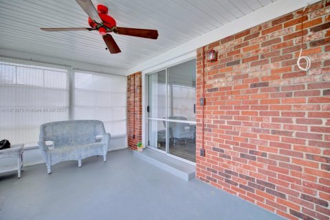 House in Sebring, Florida 4 bedrooms, 166.67 sq.m. № 1979929 - photo 21