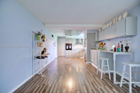 House in Sebring, Florida 4 bedrooms, 166.67 sq.m. № 1979929 - photo 6