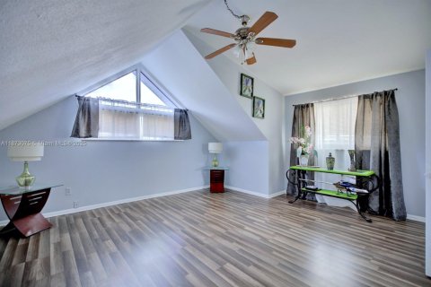 House in Sebring, Florida 4 bedrooms, 166.67 sq.m. № 1979929 - photo 24