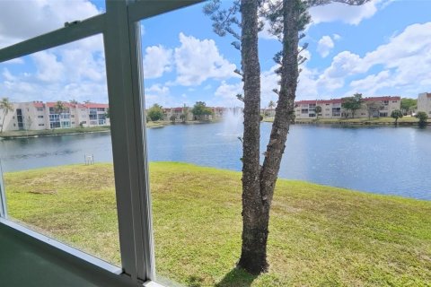 Condo in Sunrise, Florida, 1 bedroom  № 1005150 - photo 1