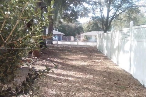 House in Ocala, Florida 2 bedrooms, 118.36 sq.m. № 1811621 - photo 14