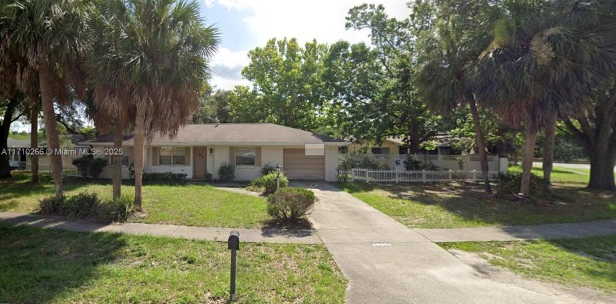 House in Ocala, Florida 2 bedrooms, 118.36 sq.m. № 1811621