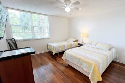 Condo in Aventura, Florida, 2 bedrooms № 2194643 - photo 10