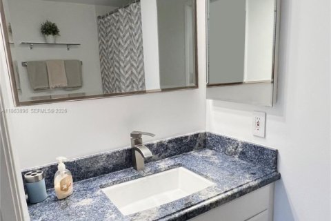 Condo in Aventura, Florida, 2 bedrooms № 2194643 - photo 12