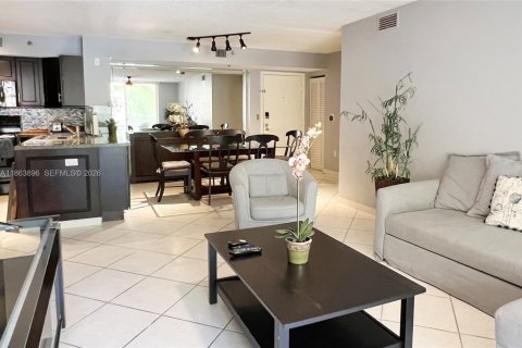 Condo in Aventura, Florida, 2 bedrooms № 2194643 - photo 2