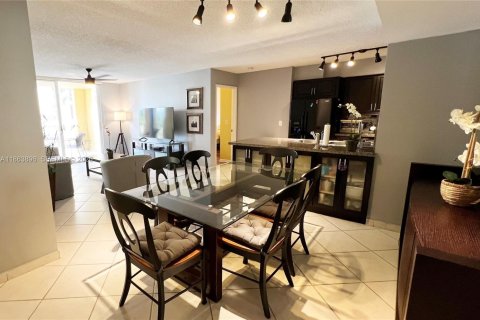 Condo in Aventura, Florida, 2 bedrooms № 2194643