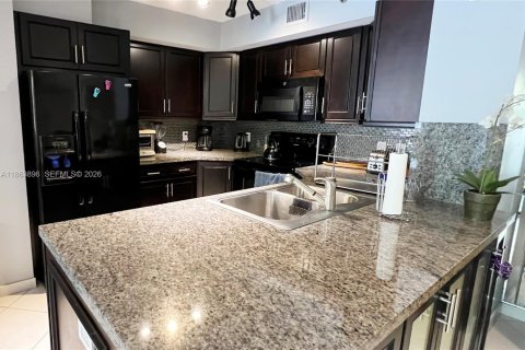 Condo in Aventura, Florida, 2 bedrooms № 2194643 - photo 4