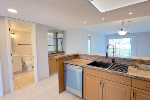 Condo in Englewood, Florida, 2 bedrooms  № 2213276 - photo 5