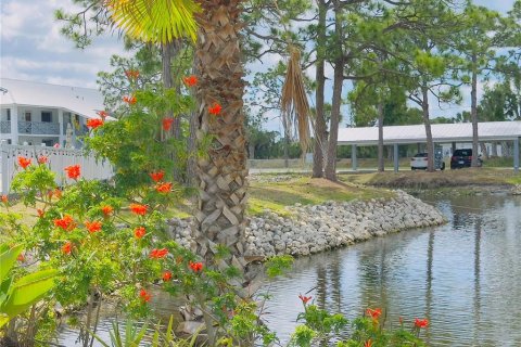 Condo in Englewood, Florida, 2 bedrooms  № 2213276 - photo 30