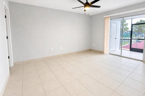 Condo in Englewood, Florida, 2 bedrooms  № 2213276 - photo 11