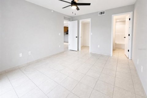 Condo in Englewood, Florida, 2 bedrooms  № 2213276 - photo 10
