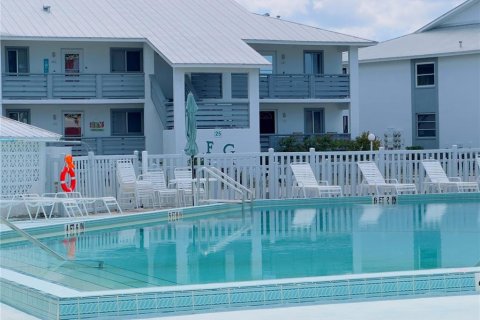 Condo in Englewood, Florida, 2 bedrooms  № 2213276 - photo 28