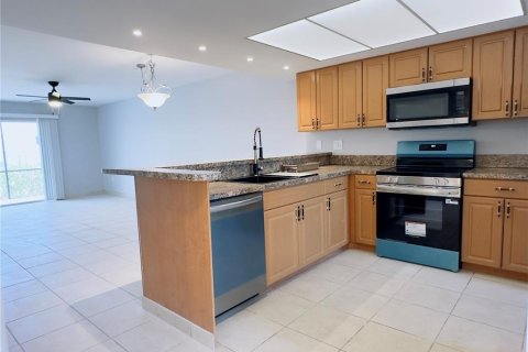Condo in Englewood, Florida, 2 bedrooms  № 2213276 - photo 3