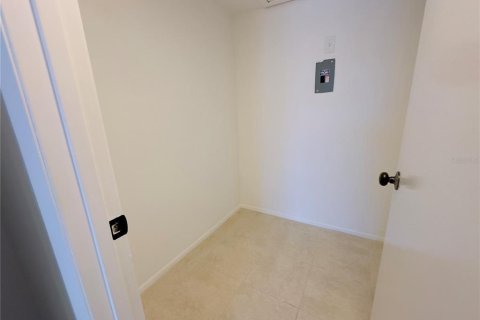 Condo in Englewood, Florida, 2 bedrooms  № 2213276 - photo 19
