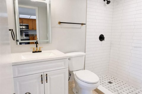 Condo in Englewood, Florida, 2 bedrooms  № 2213276 - photo 18