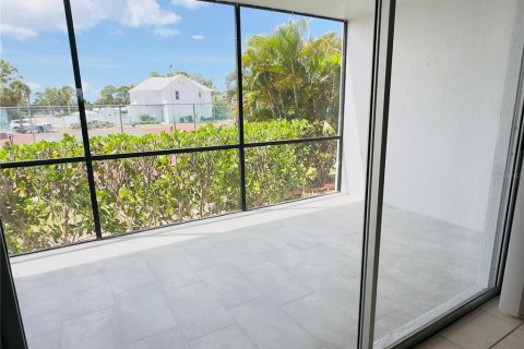 Condo in Englewood, Florida, 2 bedrooms  № 2213276 - photo 24