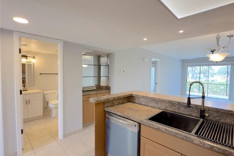 Condo in Englewood, Florida, 2 bedrooms  № 2213276 - photo 6