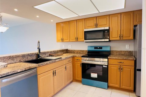 Condo in Englewood, Florida, 2 bedrooms  № 2213276 - photo 7