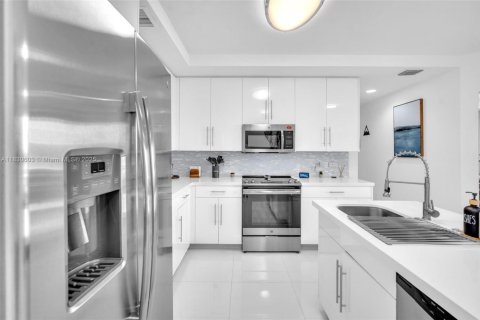 Condo in Aventura, Florida, 2 bedrooms  № 1811827 - photo 7