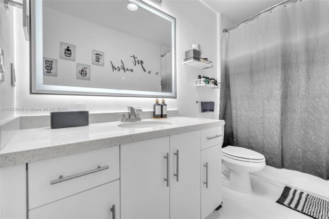 Condo in Aventura, Florida, 2 bedrooms  № 1811827 - photo 17
