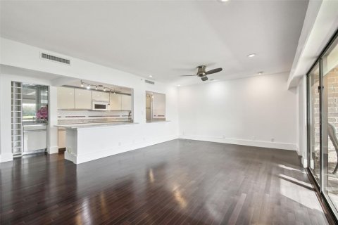 Condo in Palm Harbor, Florida, 2 bedrooms  № 1422495 - photo 10