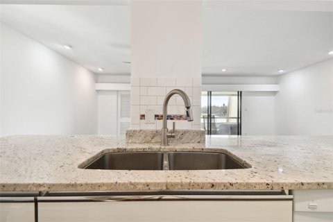 Condo in Palm Harbor, Florida, 2 bedrooms  № 1422495 - photo 8