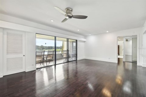 Condo in Palm Harbor, Florida, 2 bedrooms  № 1422495 - photo 12