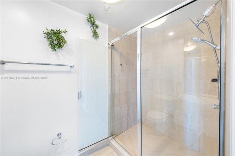 Condominio en alquiler en Miami Beach, Florida, 2 dormitorios, 98.94 m2 № 1973341 - foto 11